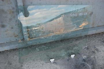 Стекло двери заднее левое NISSAN LEAF 10-17