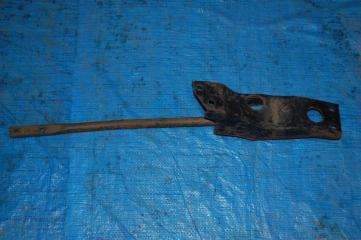 Рычаг передней подвески нижний передний правый URVAN 86-01