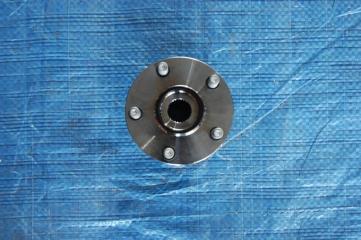 Ступица передняя левая TOYOTA AVENSIS 03-08