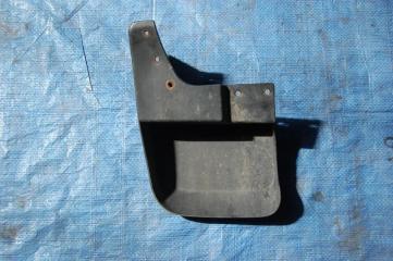 Брызговик задний правый L200 06-14