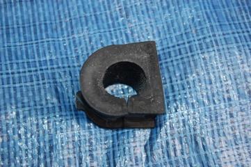 Втулка стабилизатора передняя FJ CRUISER 06-15