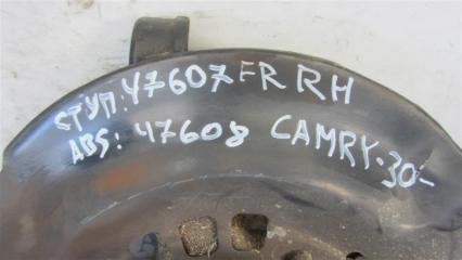 Кулак поворотный передний правый CAMRY 30 02-06