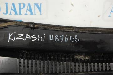 Пластик под лобовое стекло / Жабо левый SUZUKI KIZASHI 09-14