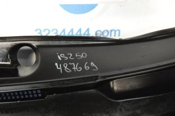 Пластик под лобовое стекло / Жабо IS250/350 05-13