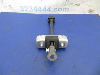 Ограничитель двери задний правый GS350 GS300 05-11