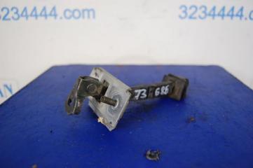 Ограничитель двери передний левый MAZDA PREMACY 98-03