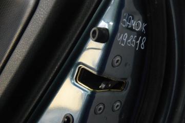 Замок двери задний правый MATRIX 02-08