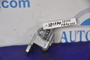 Петля двери нижняя передняя правая ES350 06-12