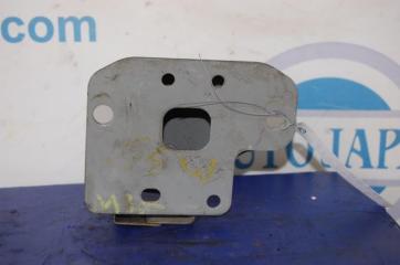 Кронштейн усилителя заднего бампера задний правый INFINITI M35/M45 04-10