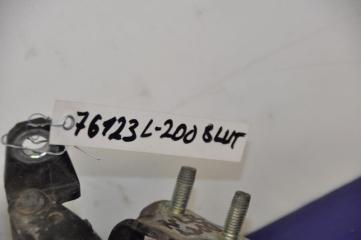 Петля двери L200 06-14