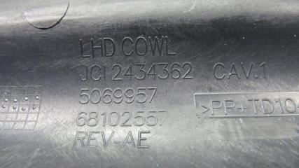 Пластик под лобовое стекло / Жабо CHEROKEE 14- 2015 Внедорожник 2.4