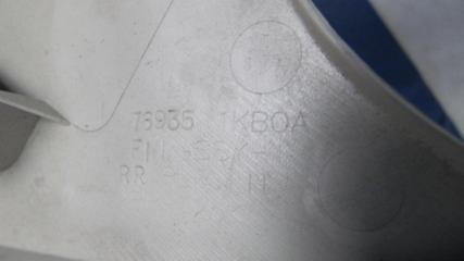 Накладка на стойку кузова задняя JUKE 10-19