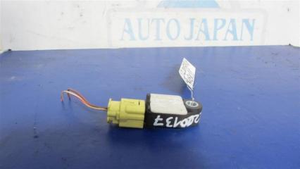 Датчик удара передний левый TOYOTA AVENSIS 03-08