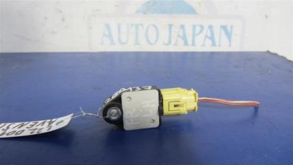 Датчик удара передний левый AVENSIS 03-08