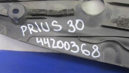 Накладка замка капота PRIUS - 30 09-17