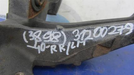 Цапфа задняя левая CAMRY 40 06-11