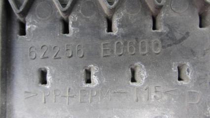 Накладка противотуманной фары правая M35/M45 04-10