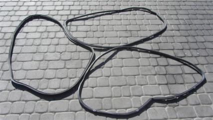 Уплотнитель двери LEXUS ES350 06-12