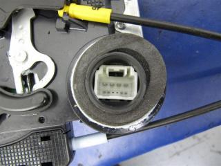 Замок двери задний левый COROLLA 150 06-13