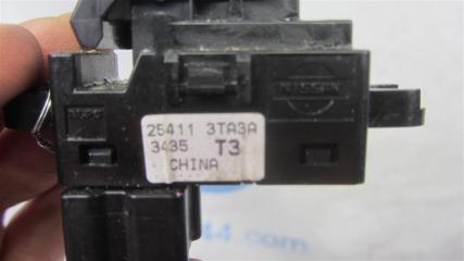 Кнопка стеклоподъемника ALTIMA L33 12-18 2016 L33 2.5