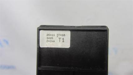 Кнопка стеклоподъемника передняя правая ALTIMA L33 12-18 2016 L33 2.5