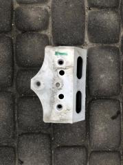 Кронштейн усилителя переднего бампера LS460 06-12