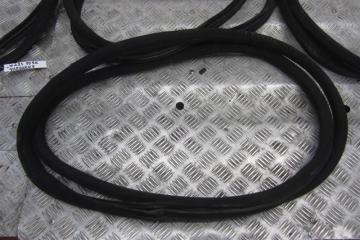 Уплотнитель двери S-CLASS W221 06-13