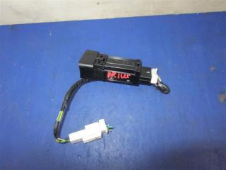 Кнопка стояночного тормоза TOYOTA PRIUS - 30 09-17 ZVW30 1.8 2ZRFXE