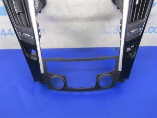 Накладка торпедо центр. SONATA YF 10-14