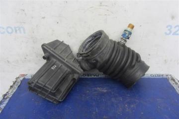 Патрубок воздушного фильтра MAZDA 3 BK 03-08 Седан 2.3