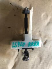 Ограничитель двери задний правый LS460 06-12