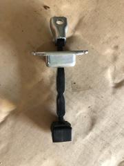 Ограничитель двери передний левый MITSUBISHI OUTLANDER XL 05-13