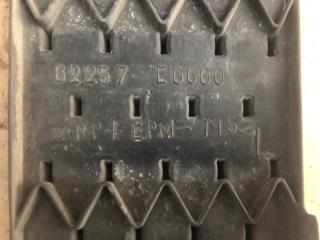 Накладка противотуманной фары передняя левая INFINITI M35/M45 04-10