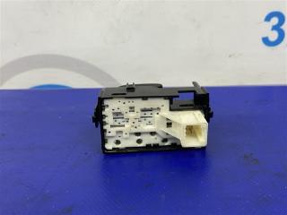 Кнопка стеклоподъемника передняя правая PRIUS - 30 09-17