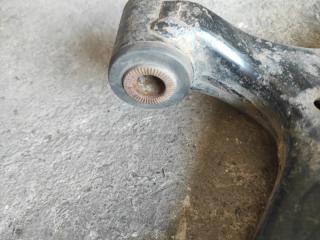 Рычаг передней подвески нижний передний правый AURIS 06-12