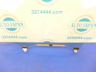 Стекло двери переднее левое AURIS 06-12