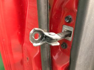 Ограничитель двери передний правый MAZDA 3 BK 03-08