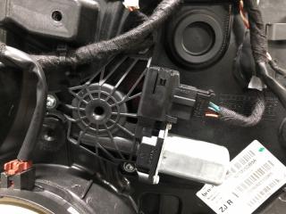 Стеклоподъемник задний правый QX30 16-20 2017 Внедорожник 2.0 20PET