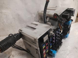 Блок предохранителей моторный отсек 5 CR 05-10 2009 Минивен 2.3