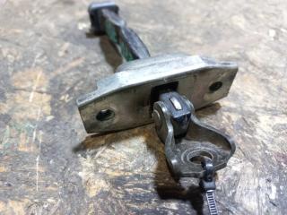 Ограничитель двери передний правый TOYOTA CAMRY 40 06-11