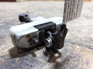 Ограничитель двери передний левый LS460 06-12