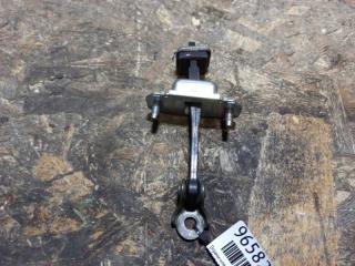 Ограничитель двери передний левый SUBARU FORESTER SG 02-07 Б/У Ограничитель двери передний левый SUBARU FORESTER SG 02-07