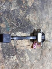 Ограничитель двери передний правый MITSUBISHI GALANT 03-12