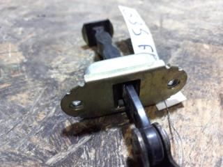 Ограничитель двери передний левый G25/G35/G37/Q40 06-14