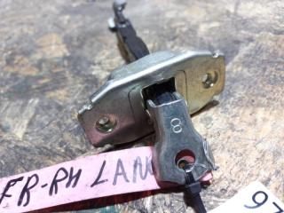 Ограничитель двери передний правый LANCER X 10 07-15