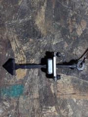 Ограничитель двери передний правый MAZDA 3 BK 03-08