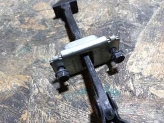 Ограничитель двери передний правый 3 BK 03-08