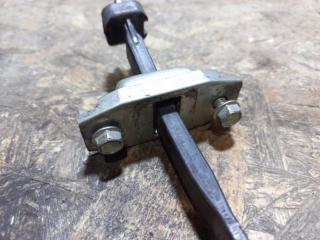 Ограничитель двери задний левый CAMRY 40 06-11