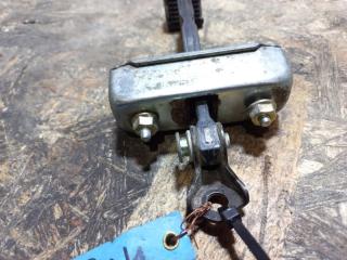 Ограничитель двери задний левый GX470 02-09