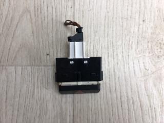 Кнопка аварийной сигнализации PASSAT B7 11-15 2012 A32 2.5 CBUA